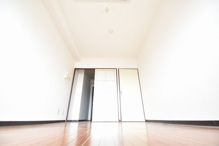 第5やたがいビルの居間