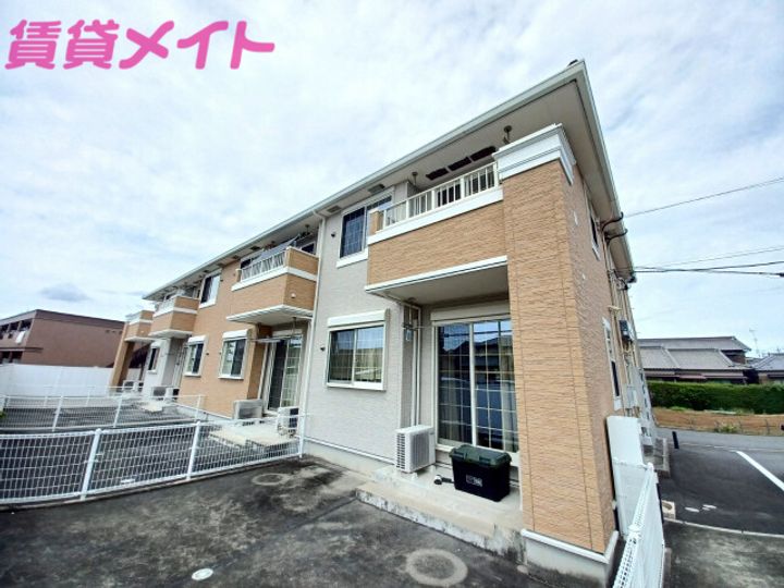 クリスタルコートの外観
