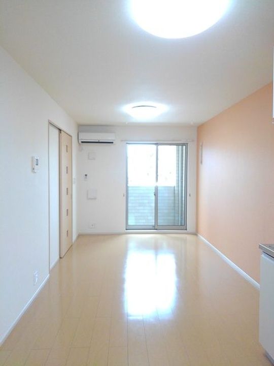 三重県四日市市尾平町(アパート)の賃貸物件の居間