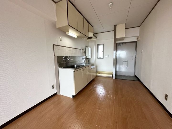 ドミトリー甲子園の玄関