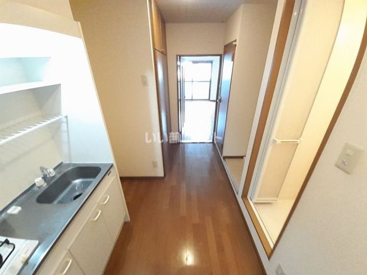 三重県伊賀市服部町(マンション)の賃貸物件の居間
