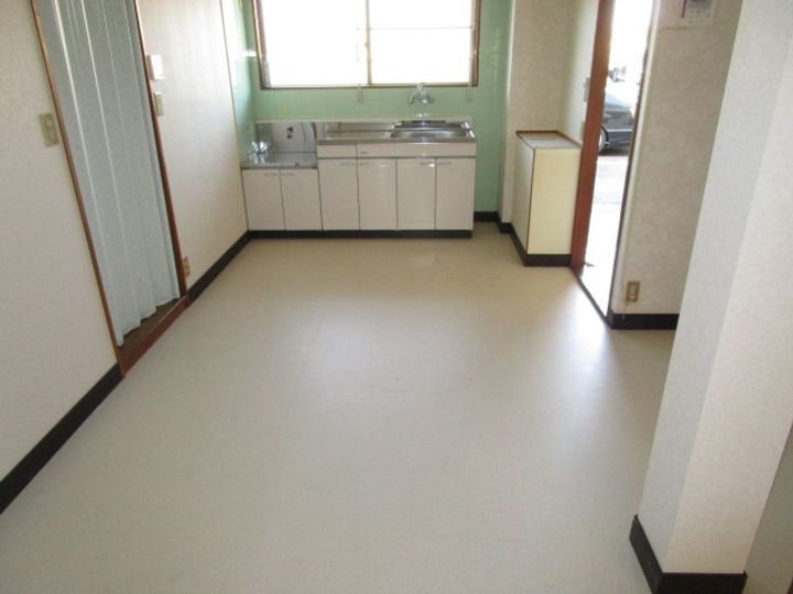 老松 コーポの居間