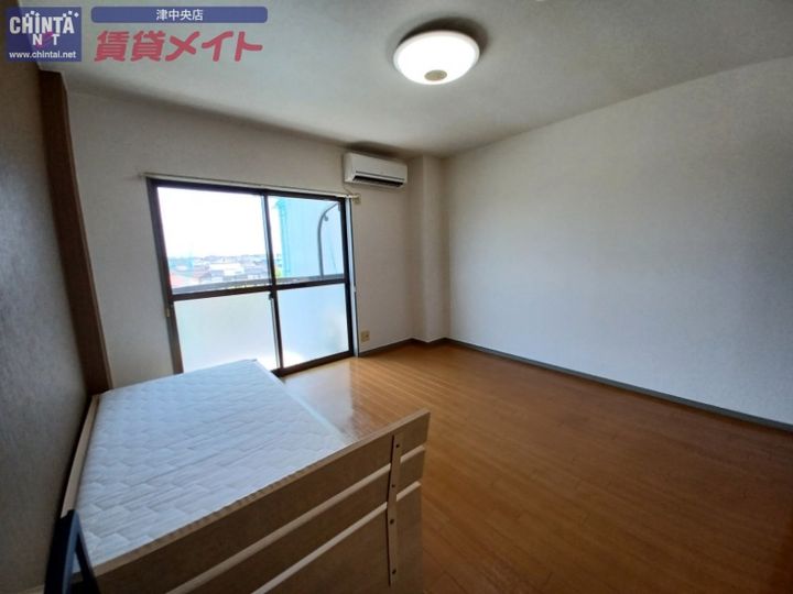 レジデンスタイコーの居間