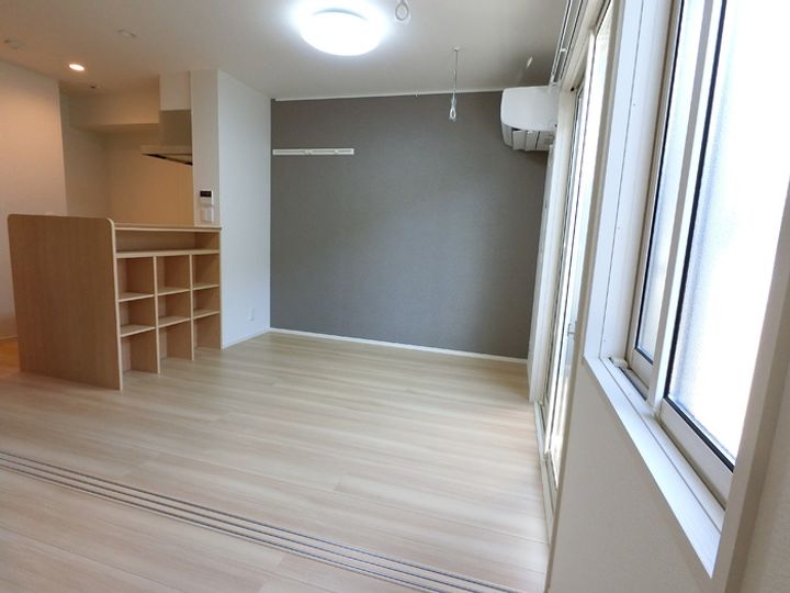 D-ROOM アルマ・ファーレ102の居間