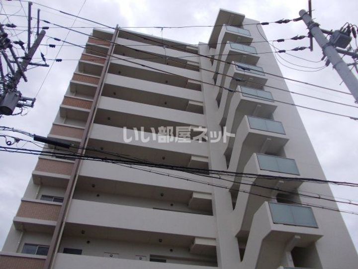 マンションはりげん鳳の外観