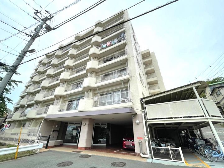 弘明寺パークハイツの外観