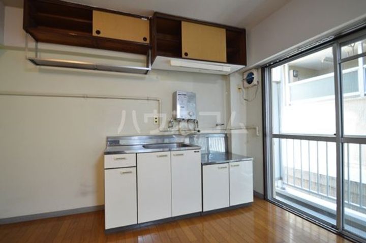 ももやビルのキッチン