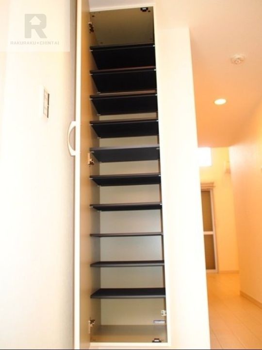 アイディアル若草の玄関