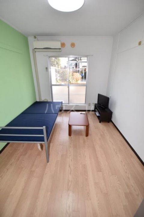 マルナカハイツAの居間