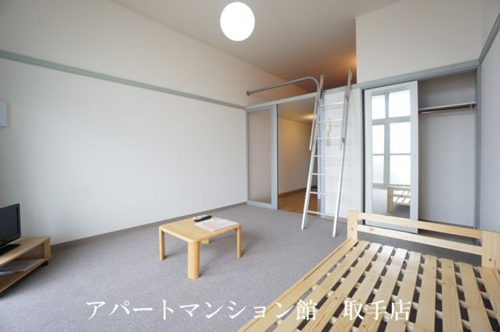 レオパレス井野の居間