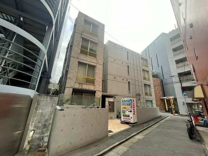 東京都新宿区西新宿4(マンション)の賃貸物件の外観