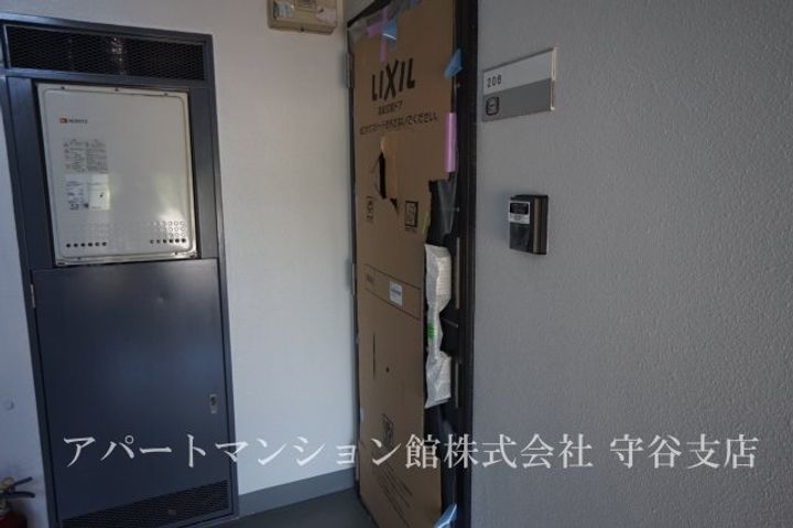 グランドフォレストB棟の玄関