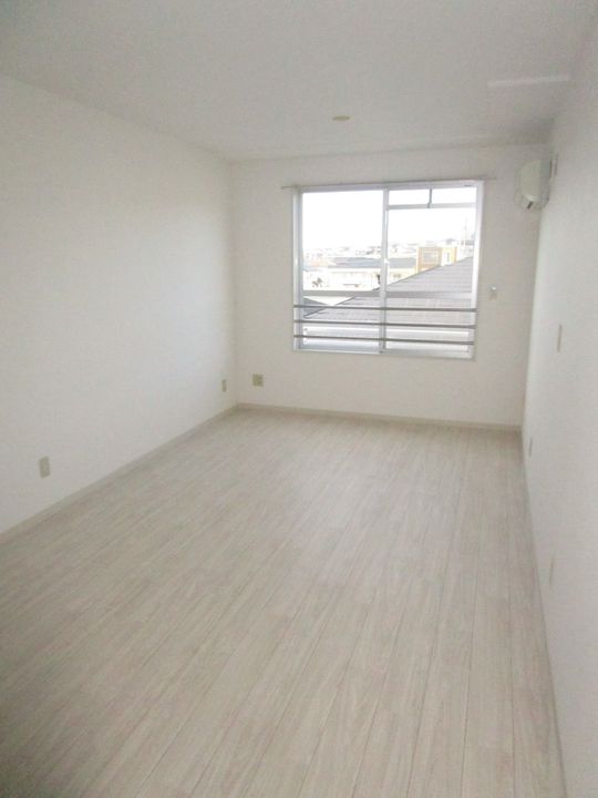オークパレス川尻の居間