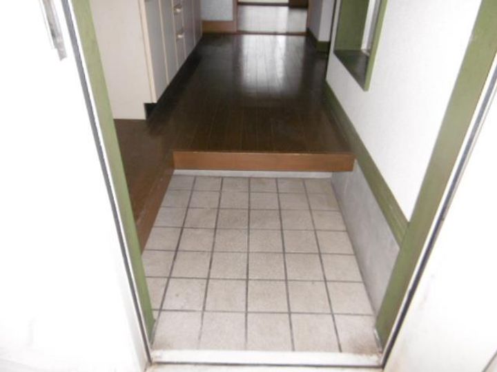 浜乃木公園ハイツ3号館の玄関