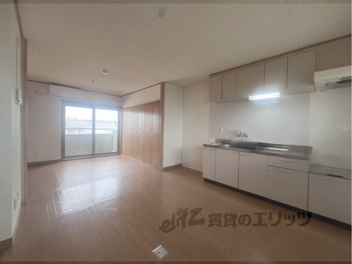 今里ハイツの居間