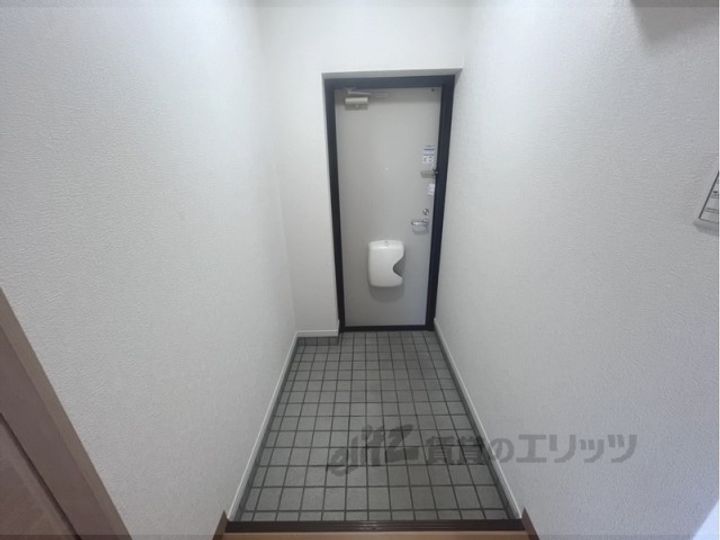 今里ハイツの玄関