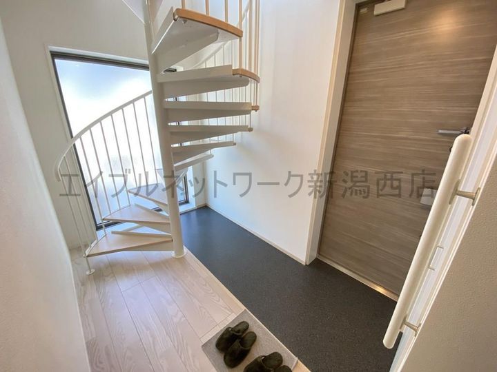 ソラーナ小針の玄関