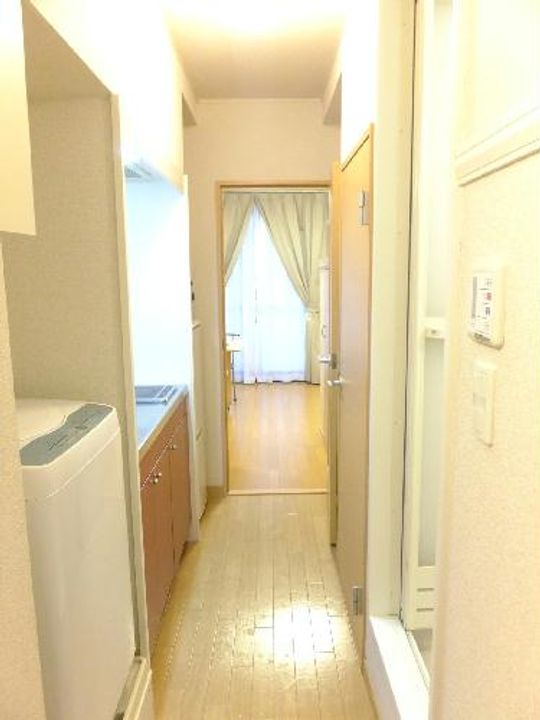 レオパレスALFACITY Hの玄関