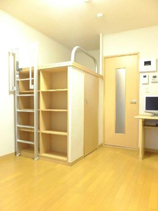 レオパレスALFACITY Hの居間