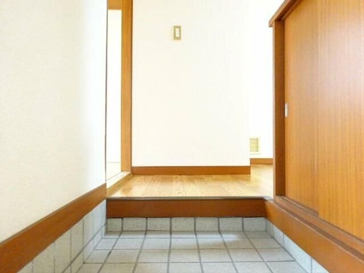 ハイフラット赤堤の玄関