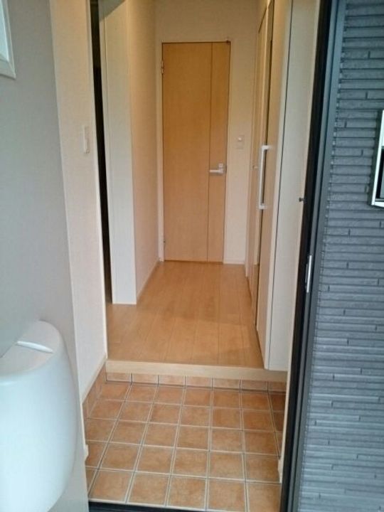 ウイン フォート ヒルズBの玄関