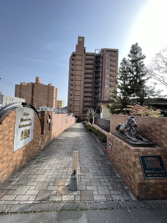 ライオンズマンション十日町の外観