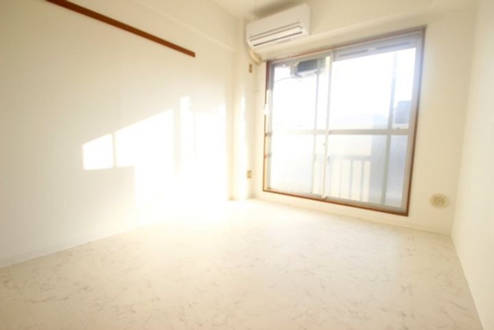 宇品コーポの居間