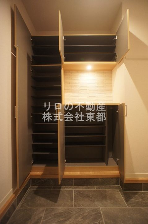 フォレナリビエ成城の玄関