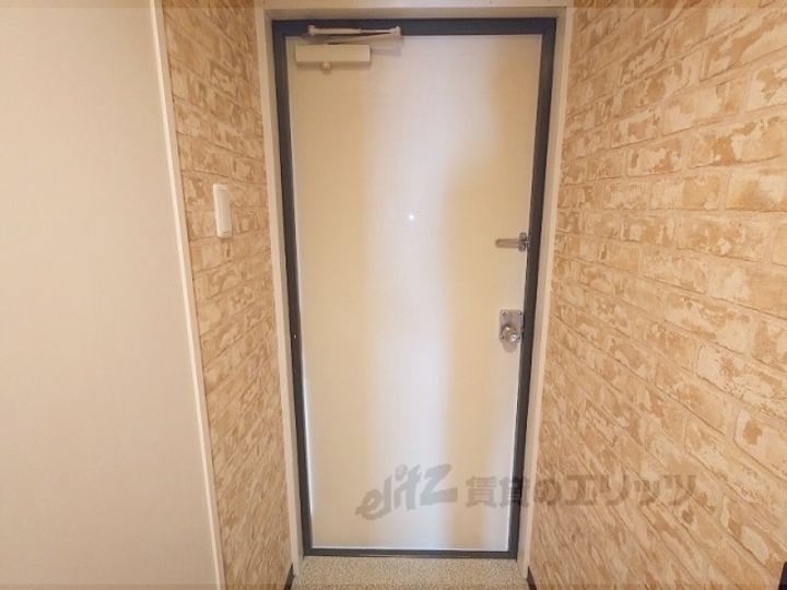 メゾン大和枚岡の玄関