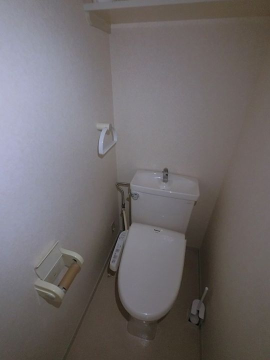 神奈川県横浜市鶴見区下末吉1の賃貸マンションの居間