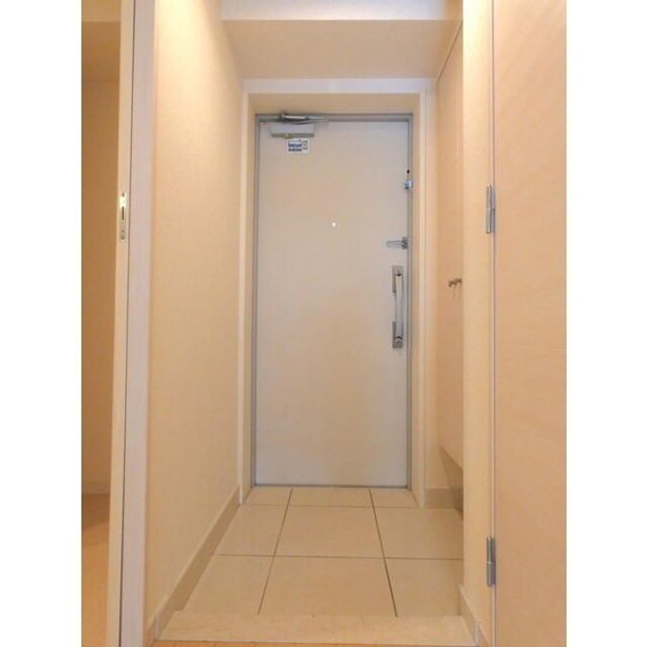 東京都新宿区四谷坂町(マンション)の賃貸物件の玄関