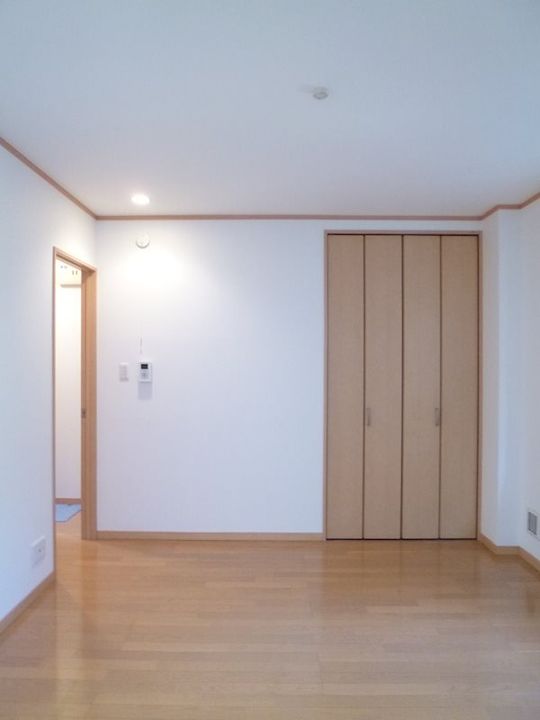ウイング山手の居間