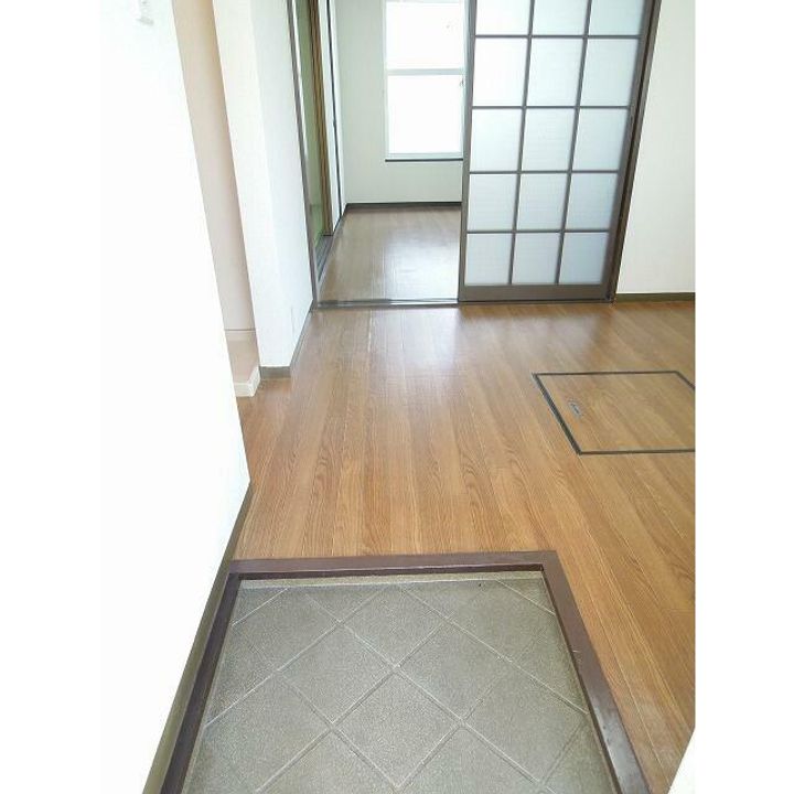 ヒルズメグミの玄関