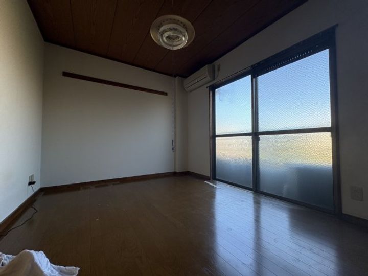 大阪府高槻市真上町2(マンション)の賃貸物件の居間