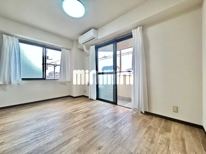 メゾンドエイトの居間