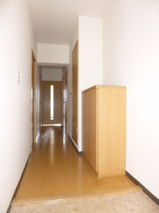 三重県伊勢市田尻町(マンション)の賃貸物件の玄関