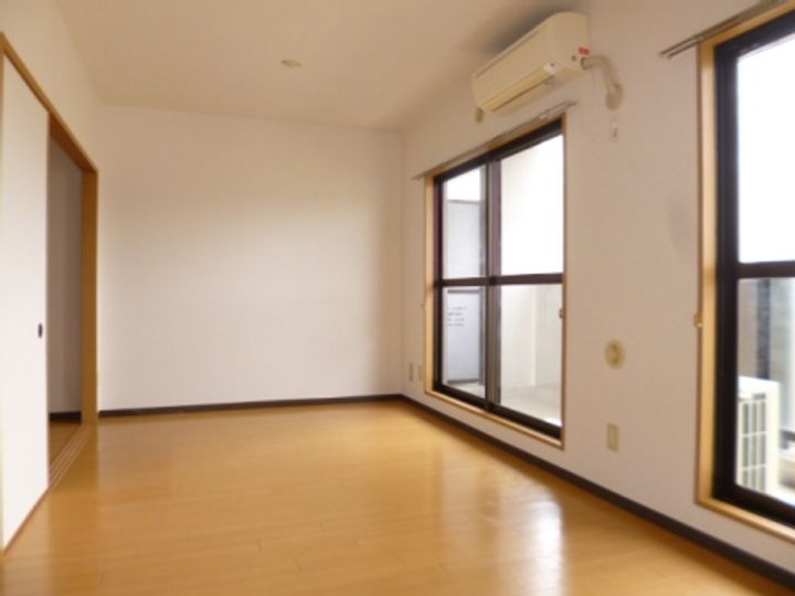 三重県伊勢市田尻町(マンション)の賃貸物件の居間