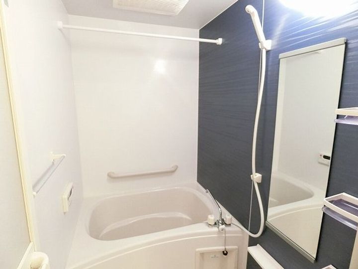 岐阜県各務原市鵜沼東町6(アパート)の賃貸物件の風呂