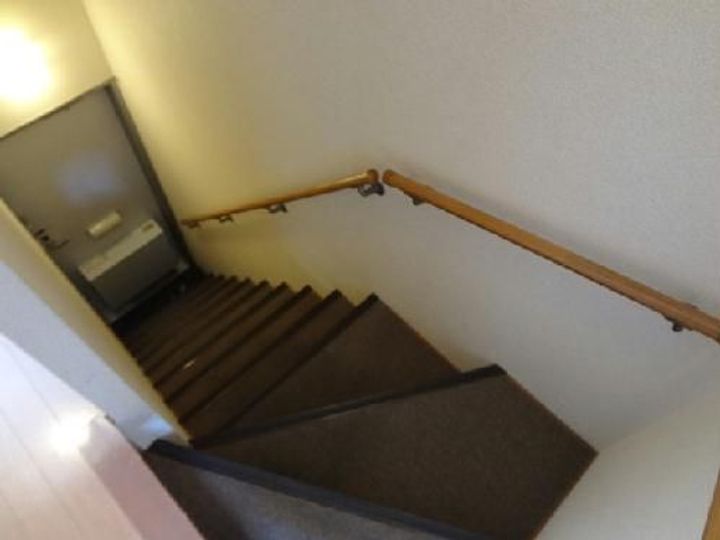 レオパレスYTKの玄関
