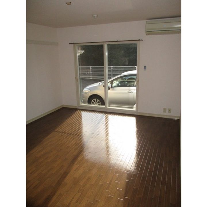 ハイライフシティ南青山E棟の居間