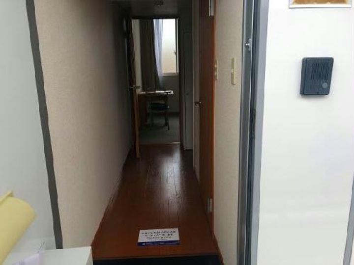 レオパレスシャルマンIIの玄関