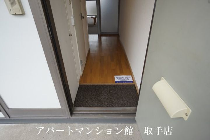 レオパレス井野の玄関