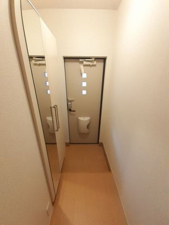 大阪府泉南市信達市場(アパート)の賃貸物件の玄関