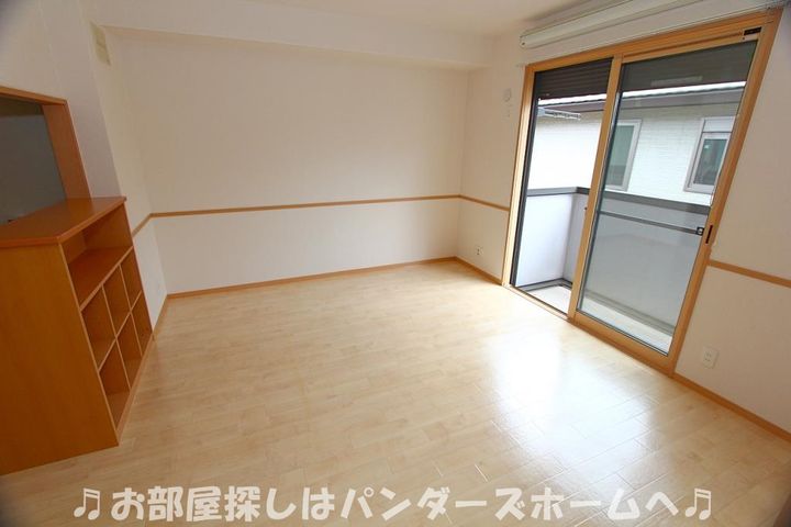 ルミエール東中振C棟の居間