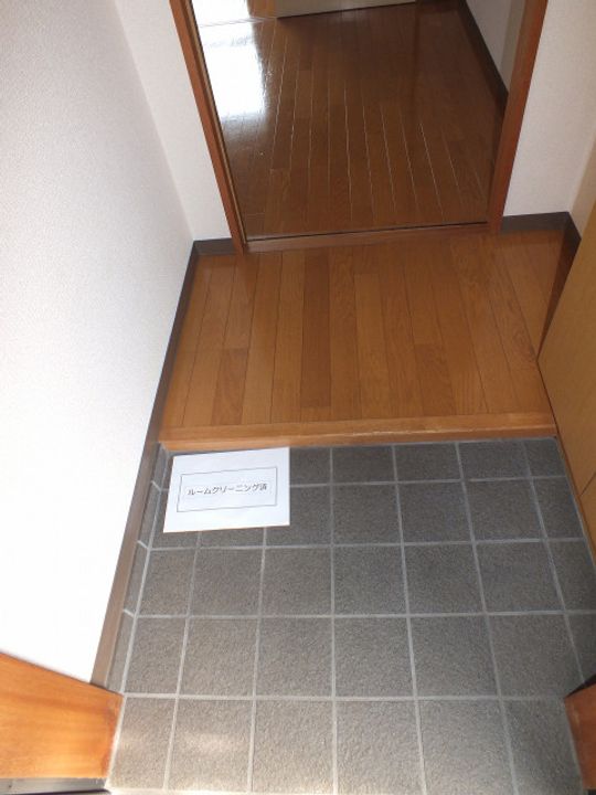 アゼリア小竹の玄関