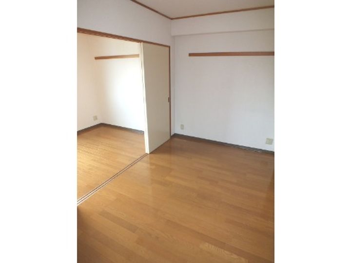 アゼリア小竹の内装