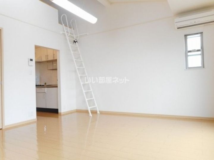 大阪府高槻市宮田町1(アパート)の賃貸物件の居間