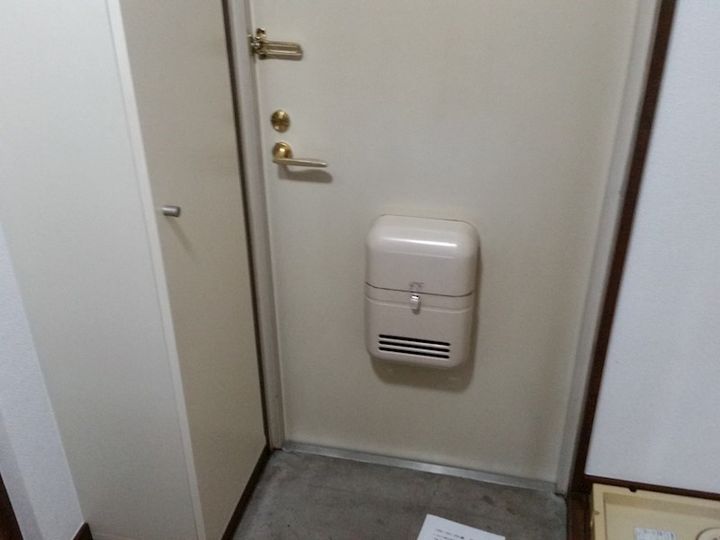 サンハウス中田の玄関