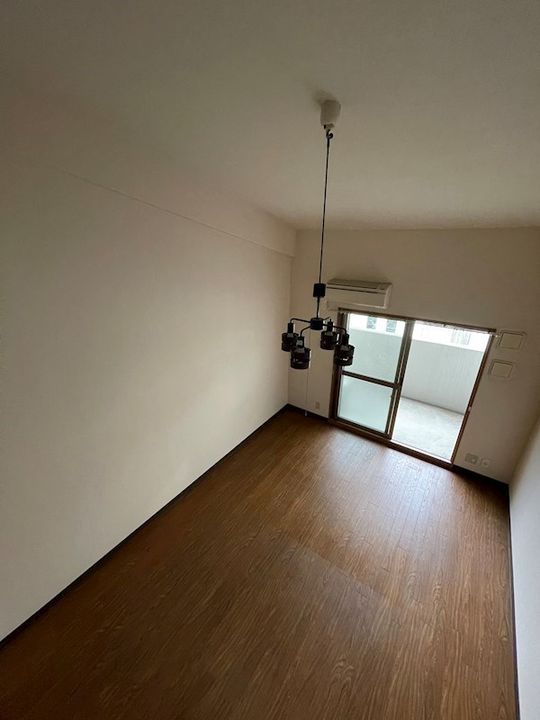 ジュネス四条烏丸の居間