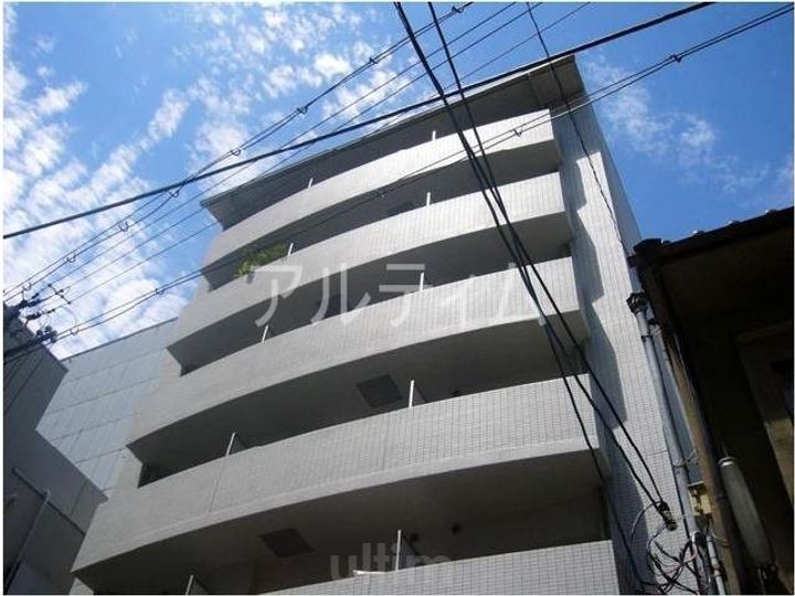 ジュネス四条烏丸の外観